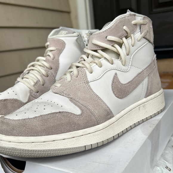 Woman’s Air Jordan’s size 6.5 - Picture 4 of 8